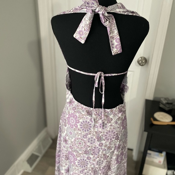 New Boho lavender and white floral deep plunge halter dress in size large - Picture 8 of 9